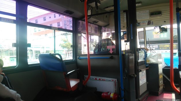 バスの車内の風景